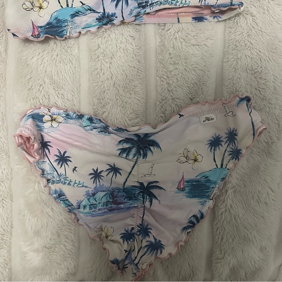 Cute pink bathing suit - Picture 2 of 3